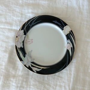 Mikasa black and white floral fine china dishwear small plate set